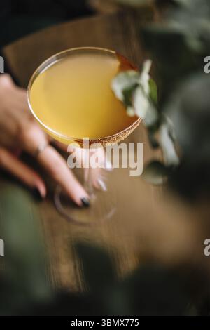 Nourriture morte, verre de side-car orange cocktail vue de dessus Banque D'Images