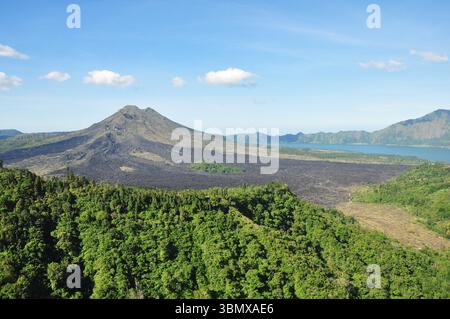 Volcan Batur et ses environs dans la régence Bangli de Bali Indonésie, est l'une des destinations de voyage célèbres sur l'île Banque D'Images