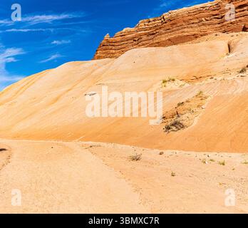 Red Kayenta Sandstone formations on Ancient Petrified Layered Sand Dunes, Nautilus Trail, Paria Canyon-Vermillion Cliffs Wilderness, Utah, États-Unis Banque D'Images