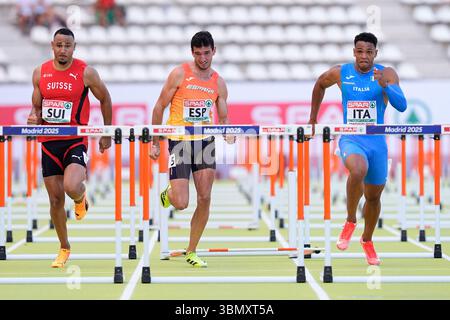 Jason Joseph de Suisse 1ère place, Enrique Llopis d'Espagne 4ème place, Lorenzo Ndele Simonelli d'Italie 2ème place, Menâ 110m haies final Heat A lors des Championnats d'Europe d'athlétisme par équipe 2025, Division 1, le 28 juin 2025 au Palacio Real de Madrid à Madrid, Espagne Banque D'Images