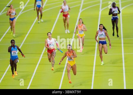 Équipe d'Espagne 2ème place, Italie 4ème place, Pologne 5ème place, Womenâ 4x100m Relay final Heat A lors des Championnats d'Europe d'athlétisme par équipes 2025, Division 1, le 28 juin 2025 au Palacio Real de Madrid, Espagne Banque D'Images