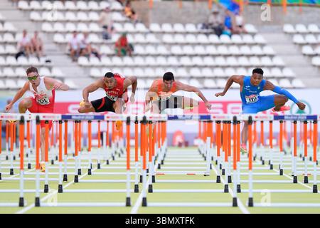 Jakub Szymanski de Pologne 5ème place, Jason Joseph de Suisse 1ère place, Enrique Llopis d'Espagne 4ème place, Lorenzo Ndele Simonelli d'Italie 2ème place, Menâ 110m haies final Heat A lors des Championnats d'Europe d'athlétisme par équipe 2025, Division 1, le 28 juin 2025 au Palacio Real de Madrid, Espagne Banque D'Images