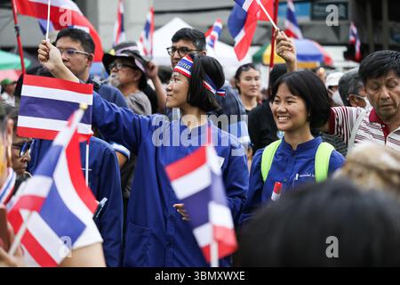 Bangkok, Thaïlande. 28 juin 2025. Les manifestants nationalistes se sont joints à l'événement du Front Uni pour la Terre pour protéger la souveraineté au Monument de la victoire pour exprimer leur mécontentement envers le premier ministre Paetongtarn Shinawatra et son cabinet au sujet du conflit le long de la frontière cambodgienne et de la perte de bénéfices pour le pays. (Photo par Adirach Toumlamoon/Pacific Press) crédit : Pacific Press Media production Corp./Alamy Live News Banque D'Images