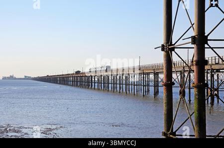 le mile long southend sur la jetée de mer sur la côte de l'essex Banque D'Images