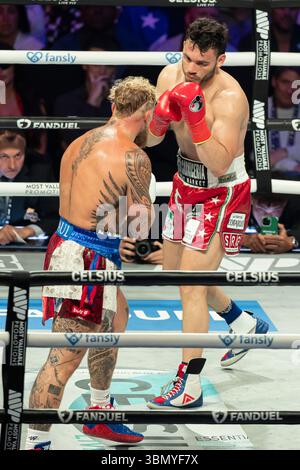 Anaheim, États-Unis. 28 juin 2025. Jake Paul combat Julio Cesar Chavez Jr. au Honda Center à Anaheim, CA le 28 juin 2025. (Photo de Corine Solberg/Sipa USA) crédit : Sipa USA/Alamy Live News Banque D'Images