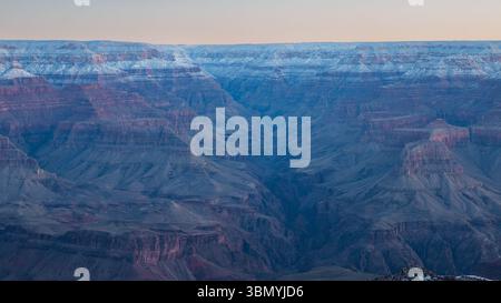 Vue sur le Grand Canyon avec neige hivernale, Arizona, États-Unis Banque D'Images