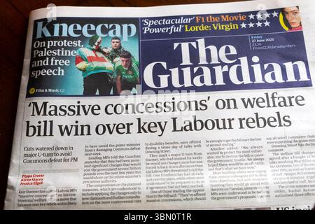 Les « concessions massives » sur le projet de loi sur l'aide sociale remportent les principaux rebelles travaillistes article titre du journal Guardian 27 juin 2025 Londres Angleterre Royaume-Uni Banque D'Images