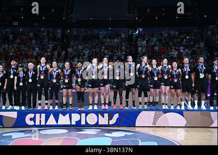 Pirée, Pirée, Grèce. 29 juin 2025. Les joueuses de Belgique célébrant la première place lors de la finale de l'Eurobasket féminin entre l'Espagne et la Belgique au Peace & Friendship Stadium le 29 juin 2025, au Pirée, en Grèce. (Crédit image : © Stefanos Kyriazis/ZUMA Press Wire) USAGE ÉDITORIAL SEULEMENT ! Non destiné à UN USAGE commercial ! Crédit : ZUMA Press, Inc/Alamy Live News Banque D'Images