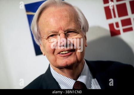 Manhattan, États-Unis d'Amérique. 15 février 2015. NEW YORK, NY - 14 FÉVRIER : Bill Moyers assiste à la cérémonie des Writers Guild Awards de New York 2015 à l'Edison Ballroom le 14 février 2015 à New York City People : Bill Moyers Credit : Storms Media Group/Alamy Live News Banque D'Images