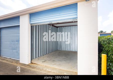 Unité de stockage vide pour stocker des biens en toute sécurité Banque D'Images