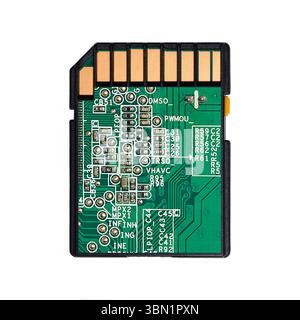 Il s'agit d'une carte micro SD avec circuit isolé sur blanc. Banque D'Images