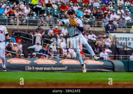 Marietta, GA, États-Unis. 29 juin 2025. Austin Riley (27), troisième base des Braves d'Atlanta, joue contre les Phillies de Philadelphie au Truist Park à Marietta, Géorgie, États-Unis. Les Phillies en visite gagnent le match, 2-1. (Crédit image : © Walter G. Arce Sr./ASP via ZUMA Press Wire) USAGE ÉDITORIAL SEULEMENT ! Non destiné à UN USAGE commercial ! Banque D'Images