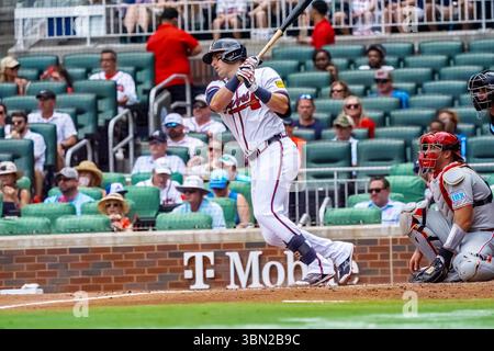 Marietta, GA, États-Unis. 29 juin 2025. Les Braves d'Atlanta troisième base Austin Riley (27) battent contre les Phillies de Philadelphie au Truist Park à Marietta, Géorgie, États-Unis. Les Phillies en visite gagnent le match, 2-1. (Crédit image : © Walter G. Arce Sr./ASP via ZUMA Press Wire) USAGE ÉDITORIAL SEULEMENT ! Non destiné à UN USAGE commercial ! Banque D'Images