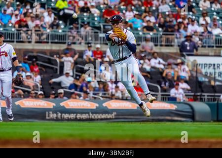 Marietta, GA, États-Unis. 29 juin 2025. Austin Riley (27), troisième base des Braves d'Atlanta, joue contre les Phillies de Philadelphie au Truist Park à Marietta, Géorgie, États-Unis. Les Phillies en visite gagnent le match, 2-1. (Crédit image : © Walter G. Arce Sr./ASP via ZUMA Press Wire) USAGE ÉDITORIAL SEULEMENT ! Non destiné à UN USAGE commercial ! Banque D'Images