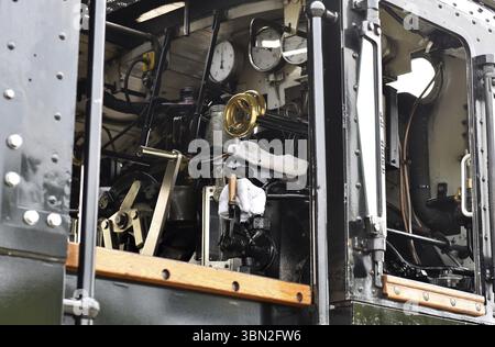 Cabine de conduite du moteur de la locomotive à vapeur Raging Roland, sur Ruegen, Ruegen, Mecklembourg-Poméranie occidentale, Allemagne, Europe Banque D'Images