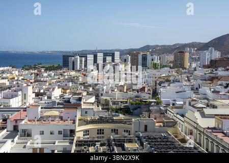 Vue panoramique d'en haut de la capitale Las Palmas Gran Canaria en Espagne avec ciel bleu et mer, Las Palmas, Espagne, Europe Banque D'Images