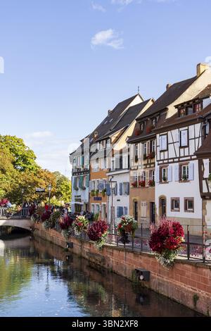 Colmar, France - 15 octobre 2023 : vue panoramique du village touristique de Colmar dans le département du Haut-Rhin et la région du Grand est dans le nord-est de la France Banque D'Images