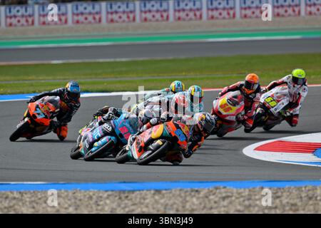 99 RUEDA José Antonio (spa), Red Bull KTM Ajo, action 28 QUILES Maximo (spa), CFMOTO Aspar Team, action lors du Grand Prix Moto3 Motul 2025 des pays-Bas, GP des pays-Bas, sur le TT circuit Assen, du 27 au 29 juin, aux pays-Bas - photo Studio Milagro / DPPI Banque D'Images