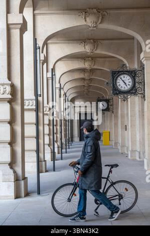 France. Paris. 1er arrondissement. La poste du Louvre. Galerie couverte rue du Louvre Banque D'Images