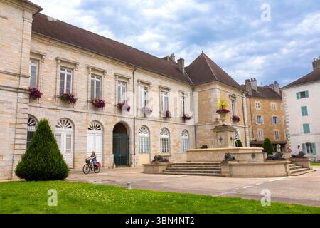 France, Jura, Franche-Comté, Bourgogne-Franche-Comté, Lons-le-Saunier. L'ancien hôtel de ville Banque D'Images