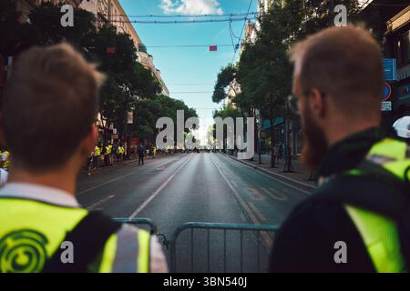 Belgrade, Serbie - 28 juin 2025 : une grande manifestation à la veille de la grande fête serbe Vidovdan dans le centre-ville, le peuple veut des parlementaires précoces Banque D'Images