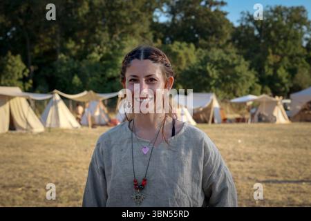 Drakkar Viking Fest, reconstitution historique de Viking. Ladispoli RM, Italie - 28 juin 2025 : le Drakkar Viking Fest est une reconstitution historique des Vikings. Avec des combattants épiques, des rituels anciens, de la musique typique, des divertissements liés à la culture nordique. Ladispoli RM Italie Copyright : xGennaroxLeonardix Banque D'Images