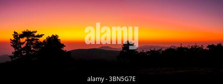 Samurai Sunrise dans les montagnes Troodos, Chypre - photographie d'art par Paco Banque D'Images