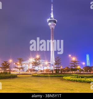 Macao, Chine - 17 décembre 2016 : vue en soirée de la tour de Macao. Banque D'Images