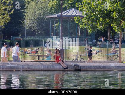 Saint Ouen, Paris, France. 30 juin 2025. Quatre-vingt-quatre départements sont en alerte de canicule orange, avec des températures susceptibles de dépasser 40Â°C dans certaines régions, une canicule qui devrait durer au moins jusqu’au milieu de la semaine. À Paris, France, le 30 juin 2025. (Crédit image : © Sadak Souici/ZUMA Press Wire) USAGE ÉDITORIAL SEULEMENT ! Non destiné à UN USAGE commercial ! Banque D'Images