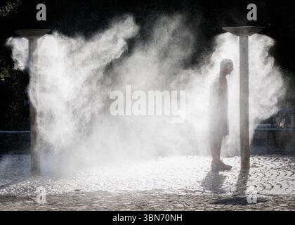 Saint Ouen, Paris, France. 30 juin 2025. Quatre-vingt-quatre départements sont en alerte de canicule orange, avec des températures susceptibles de dépasser 40Â°C dans certaines régions, une canicule qui devrait durer au moins jusqu’au milieu de la semaine. À Paris, France, le 30 juin 2025. (Crédit image : © Sadak Souici/ZUMA Press Wire) USAGE ÉDITORIAL SEULEMENT ! Non destiné à UN USAGE commercial ! Banque D'Images