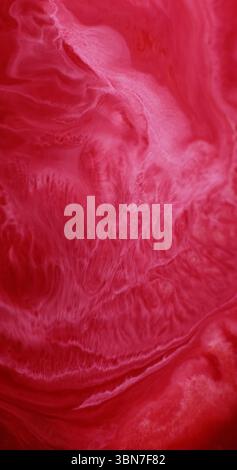 Mélange d'encre. Taches abstraites. Particules humides d'émulsion liquide d'eau éclaboussure de couleur rouge pourpre défocalisée coulant sur fond d'art acrylique. Banque D'Images