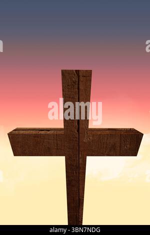 La croix en bois altérée se tient contre le ciel dégradé dans la conception plate vectorielle, la lueur du lever du soleil Banque D'Images