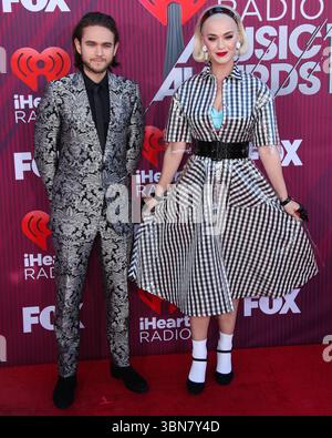 (FILE) Katy Perry et Orlando Bloom se sont séparés après près de 10 ans ensemble. LOS ANGELES, CALIFORNIE, États-Unis - 14 MARS : Zedd (Anton Zaslavski) et la chanteuse américaine, auteur-compositeur et personnalité de la télévision Katy Perry portant une robe Paskal, des gants Majesty Black, des boucles d'oreilles Vintage et des chaussures des collections Katy Perry arrivent aux iHeartRadio Music Awards 2019 qui se tiennent au Microsoft Theater at L.A. Live le 14 mars 2019 à Los Angeles, Californie, États-Unis. (Photo de Xavier Collin/image Press Agency) Banque D'Images