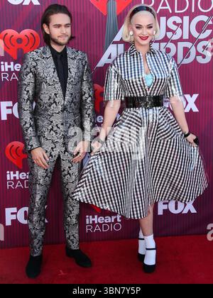 (FILE) Katy Perry et Orlando Bloom se sont séparés après près de 10 ans ensemble. LOS ANGELES, CALIFORNIE, États-Unis - 14 MARS : Zedd (Anton Zaslavski) et la chanteuse américaine, auteur-compositeur et personnalité de la télévision Katy Perry portant une robe Paskal, des gants Majesty Black, des boucles d'oreilles Vintage et des chaussures des collections Katy Perry arrivent aux iHeartRadio Music Awards 2019 qui se tiennent au Microsoft Theater at L.A. Live le 14 mars 2019 à Los Angeles, Californie, États-Unis. (Photo de Xavier Collin/image Press Agency) Banque D'Images