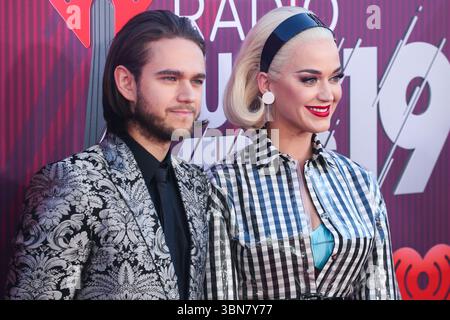 (FILE) Katy Perry et Orlando Bloom se sont séparés après près de 10 ans ensemble. LOS ANGELES, CALIFORNIE, États-Unis - 14 MARS : Zedd (Anton Zaslavski) et la chanteuse américaine, auteur-compositeur et personnalité de la télévision Katy Perry portant une robe Paskal, des gants Majesty Black, des boucles d'oreilles Vintage et des chaussures des collections Katy Perry arrivent aux iHeartRadio Music Awards 2019 qui se tiennent au Microsoft Theater at L.A. Live le 14 mars 2019 à Los Angeles, Californie, États-Unis. (Photo de Xavier Collin/image Press Agency) Banque D'Images