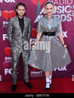 (FILE) Katy Perry et Orlando Bloom se sont séparés après près de 10 ans ensemble. LOS ANGELES, CALIFORNIE, États-Unis - 14 MARS : Zedd (Anton Zaslavski) et la chanteuse américaine, auteur-compositeur et personnalité de la télévision Katy Perry portant une robe Paskal, des gants Majesty Black, des boucles d'oreilles Vintage et des chaussures des collections Katy Perry arrivent aux iHeartRadio Music Awards 2019 qui se tiennent au Microsoft Theater at L.A. Live le 14 mars 2019 à Los Angeles, Californie, États-Unis. (Photo de Xavier Collin/image Press Agency) Banque D'Images