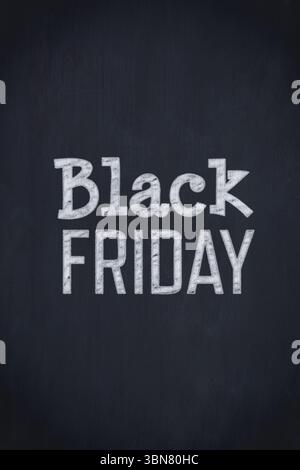 Le lettrage Black Friday de style craie apparaît sur un tableau noir avec de la poussière de craie subtile Banque D'Images