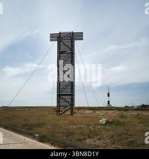 Dungeness, Angleterre, Royaume-Uni, 23 mai 2025, mât en forme de T. Banque D'Images