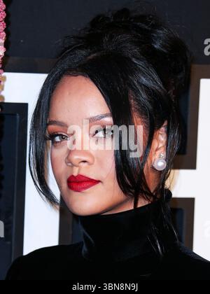 (FILE) Rihanna a discrètement fait l'histoire de la musique la semaine dernière. Au cours du week-end, ROC Nation, son label, révèle que Rihanna a dépassé les 50 milliards de streams sur Spotify. MANHATTAN, NEW YORK, NEW YORK, États-Unis - 12 SEPTEMBRE : la chanteuse, actrice, femme d'affaires et humanitaire Barbadienne Rihanna (Robyn Rihanna Fenty) portant une robe Givenchy arrive au 5e bal annuel de diamant de Rihanna au profit de la Fondation Clara Lionel qui s'est tenu à Cipriani Wall Street le 12 septembre 2019 à Manhattan, New York, États-Unis. (Photo de Xavier Collin/image Press Agency) Banque D'Images