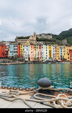 Port et remblai de la ville de Porto Venere. Baie des poètes. Banque D'Images