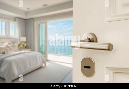 Porte blanche à moitié ouverte de la chambre d'hôtel ou de la porte de l'appartement avec intérieur de lumière floue et arrière-plan de vue sur la mer Banque D'Images