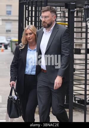 Nikita Hand, également connue sous le nom de Nikita ni Laimhin, quitte la Cour d'appel de Dublin où Conor McGregor fait appel d'une décision dans une affaire civile dans laquelle une femme l'a accusé de l'avoir violée. Date de la photo : mardi 1er juillet 2025. Banque D'Images
