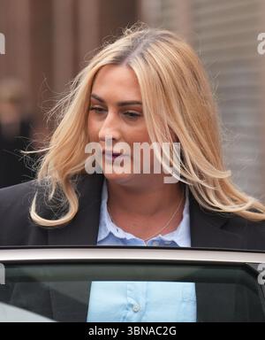 Nikita Hand, également connue sous le nom de Nikita ni Laimhin, quitte la Cour d'appel de Dublin où Conor McGregor fait appel d'une décision dans une affaire civile dans laquelle une femme l'a accusé de l'avoir violée. Date de la photo : mardi 1er juillet 2025. Banque D'Images