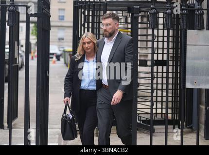 Nikita Hand, également connue sous le nom de Nikita ni Laimhin, quitte la Cour d'appel de Dublin où Conor McGregor fait appel d'une décision dans une affaire civile dans laquelle une femme l'a accusé de l'avoir violée. Date de la photo : mardi 1er juillet 2025. Banque D'Images
