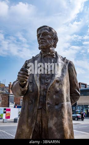 Statue de George Boole, St Mary's Street, Lincoln City, Lincolnshire, Angleterre, ROYAUME-UNI Banque D'Images