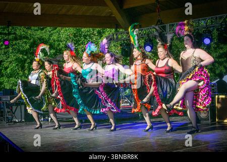 Golden Spike Can Can Dancers, Golden Spike Days, Port Moody, Colombie-Britannique, Canada Banque D'Images