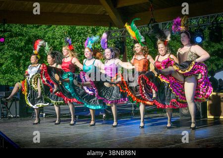 Golden Spike Can Can Dancers, Golden Spike Days, Port Moody, Colombie-Britannique, Canada Banque D'Images