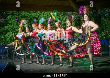 Golden Spike Can Can Dancers, Golden Spike Days, Port Moody, Colombie-Britannique, Canada Banque D'Images