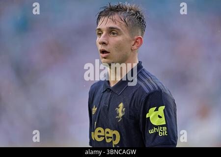 1er juillet 2025, Miami, Floride, Etats-Unis : Francisco Conceicao de la Juventus FC joue pendant le match entre le Real Madrid C.F. et la Juventus FC, lors de la Coupe du monde des clubs FIFA 2025, au Hard Rock Stadium de Miami crédit : action plus Sports images/Alamy Live News Banque D'Images