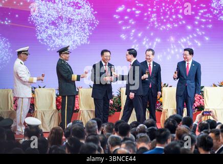 Hong Kong, Chine.1er juillet 2025. La réception pour le 28e anniversaire du retour de Hong Kong à la patrie et le 28e anniversaire de la création de la région administrative spéciale de Hong Kong en Chine a lieu au Hong Kong Convention and Exhibition Center, le 1er juillet 2025. Crédit : Hou Yu/China News Service/Alamy Live News Banque D'Images